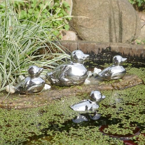 Storm's Gartenzaubereien Teichdeko Entenfamilie 4er Set aus Keramik - Schwimmdeko Silber für Gartenteiche - Miniteich Deko für Innen und Außen - Tierfiguren