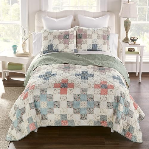 Donna Sharp April Patch Summer Cotton Pieced Quilted Bedding Set | 3-Piece King Size Quilt Set | Includes 1 Quilt and 2 King Pillow Shams | Machine Washable | Traditional Patchwork Design