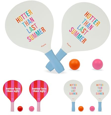 Fisura – Set Raquettes de Plage Original “Better Late Than Ugly”. Pink and Red Wooden Pallets with Net Bag. Fun Summer Accessory. Two Balls Included. (Hotter, Multicolore)