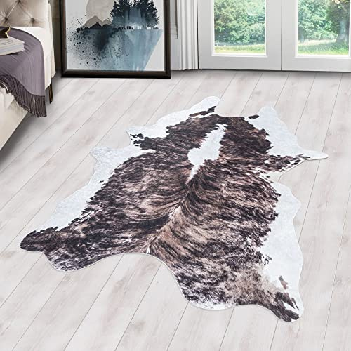 Carpetsale24 Kunstfell Teppich Braun-Creme – 100x135 cm – Waschbar & tierleidfrei – Täuschend echtes Design – rutschfeste Rückseite – Weich & vielseitig für Wohnzimmer, Schlafzimmer & Wanddeko