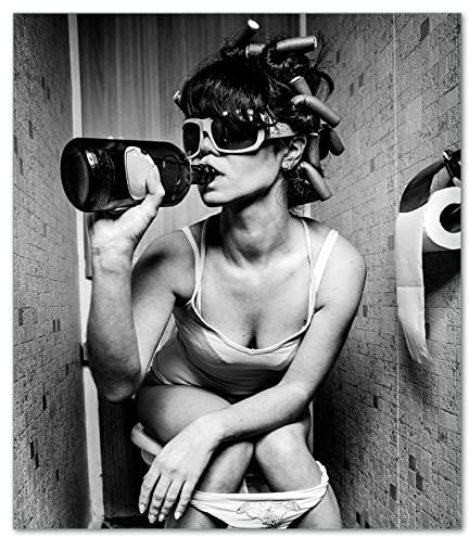 Wallario Herdabdeckplatte/Spritzschutz aus Glas, 52 x 60 cm, 1-teilig mit 8 mm hohen Füßen, für Ceran- und Induktionsherde, Kloparty - Sexy Frau auf Toilette mit Weinflasche