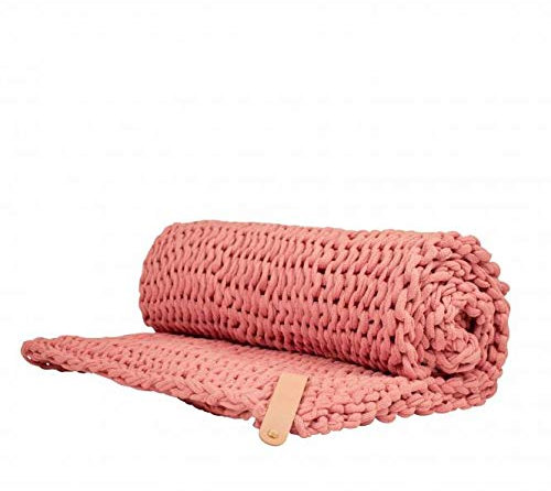 Adorist Chunky Knit Kuscheldecke Juna 80x130cm - Strickdesign im skandinavischen Stil - Strickdecke grob -Ideal als : Sofadecke - Überwurf fürs Bett/Sofa - Bettüberwurf - Plaid- rosa