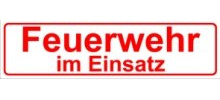 INDIGOS UG - Magnetschild Auto Feuerwehr im Einsatz 45 x 12 cm - Magnetfolie LKW Truck Transporter Baustellenfahrzeug Firmenwagen - flexibel abnehmbar, wetterfest & wiederverwendbar