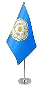 AZ FLAG Yorkshire New county Prestige Table Flag 6'' x 9'' - Yorkshire New county Office Decoration 100% Satin 22 x 15 cm - Desk Flag with Steel Pole and Base | Indoor use 6x9 in desk flag stitched finish with reinforced edges with pole