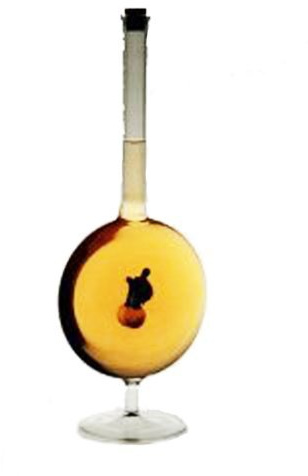 Oberstdorfer Glashütte Jarra redonda de cristal transparente rellenable con tablas de cristal de colores en el interior soplado artesanalmente. Capacidad: 0,2 L. Altura: 25 cm.