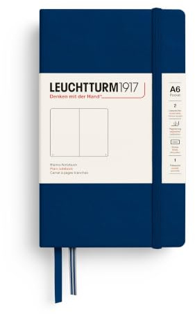 LEUCHTTURM1917 342920 Notizbuch Pocket (A6), Hardcover, 187 nummerierte Seiten, Marine, blanko | 187 nummerierte Seiten, Fadenheftung, 80 g/m² Papier, 2 Lesezeichen, Falttasche, säurefrei
