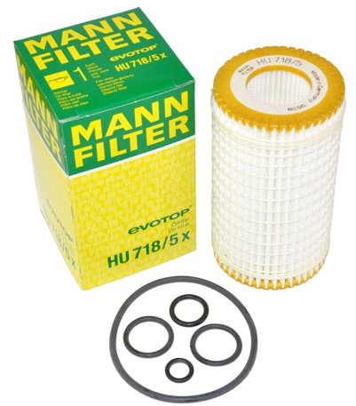 Metal-free oil filter element