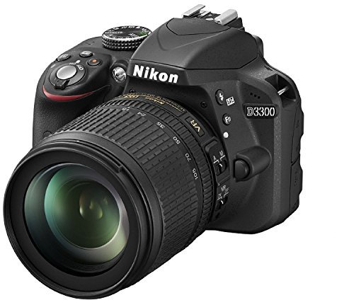 Nikon D3300 Kit Fotocamera Reflex Digitale con Nikkor 18/105 VR, 24.2 Megapixel, LCD 3, SD 8 GB 200x Premium Lexar, Nero [Nital card: 4 anni di garanzia]