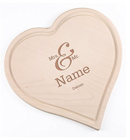 Herz & Heim® Servierplatte als Holzherz mit Gravur - Mr. & Mrs. - mit Namen und Datum