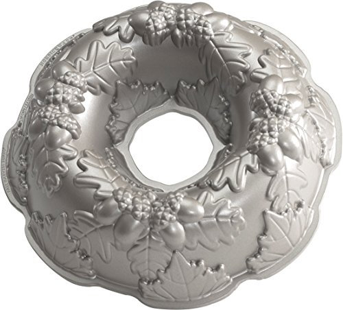 Nordic Ware Autumn Wreath Bundt Pan, Seasonal Aluminium Bundt Tin, Bundt Cake Tin with Autumnal Pattern, Premium Cake Mould Made in the USA, Colour: Bronze
