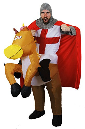 Déguisement de chevalier sur son cheval pour adulte avec une tunique blanche à croix rouge + une cape rouge + protection souple pour la tête + un pantalon gonflable en forme de cheval cabré. Ideal pour les enterrements de vie de garçon. ( Small )