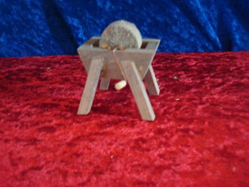 Krippenzubehör, Schleifbock, Höhe 5cm