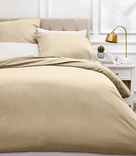 Amazon Basics Parure de Lit King Size 3 Pièces en Microfibre, Housse de Couette 240 x 260 cm et 2 Taies d'oreiller 65 x 65 cm, Beige Rayé