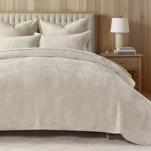 EVERGRACE Velvet Quilt Set King Size, Luxurious Soft Quilted Bedding Sets, Lightweight Velvet Comforter for All Season, Striped Channel Bedspread Coverlet with 2 Shams, 104 x 92, Light Sand