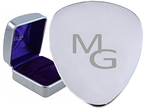 Monogramm 2 Initialen Stahl Gitarre Plektrum – optional Text Gravur auf Karton