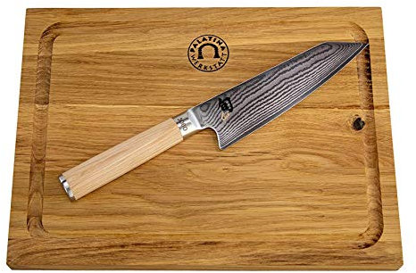 KAI Shun Classic White Kiritsuke Messer 14 cm – Limitiert auf 5555 Stück – Damast Allzweckmesser mit hellem Pakkaholzgriff + handgefertigtes Schneidebrett aus massiver Eiche 30x22 cm – Edles Messerset
