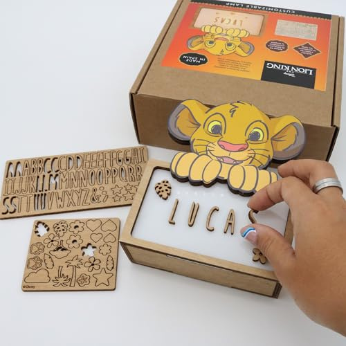WONDEE Disney Lampe König der Löwen Simba Kinder personalisiert mit Namen und Filmzeichnungen - Nachtlicht Kinder Simba, Geschenk Kinder und Neugeborene, Taufgeschenk Jungen und Mädchen, Disney