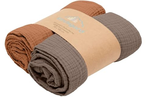 Kindsgard Musselin Babydecke 2er-Pack, 75 x 100 cm, 3-lagig, 100% Baumwolle, atmungsaktiv, weich, als Puck- und Spucktuch, Wickelunterlage und Kinderwagenabdeckung, Oeko-TEX, Farbset Zimt/Braun