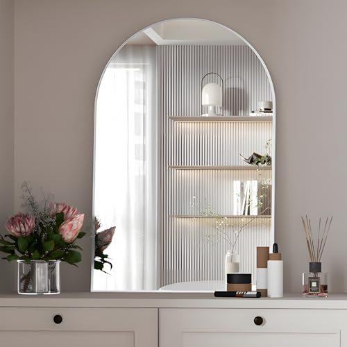 NEUWEABY Gewölbter Wandspiegel für Badezimmer, 50x 75 cm gewölbter Spiegel, Silber Wandspiegel mit Metallrahmen, Schminkspiegel Dekoration für Kaminsims, Schlafzimmer, Eingangsbereich