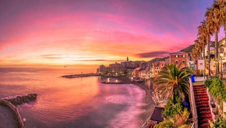 adrium Acryl-Bild 70 x 40 cm: Skyline von Bogliasco, Genua, Italien am Mittelmeer bei Sonnenuntergang. (184967128)