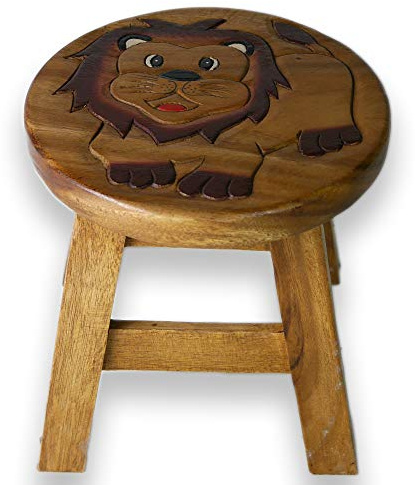 Tokoindah Kinderhocker Holz Massiv - Handgefertigter Kinderstuhl mit eingeschitztem Loewe Motiv, Runder Schemel für Kinder;