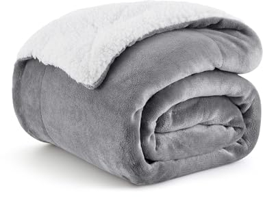 Rumicet Couverture Polaire Gris 150x200CM en Flanelle Épaisse, Plaid Sherpa Super Doux et Confortable 230GSM, Chaud Épais Durable pour Canapé