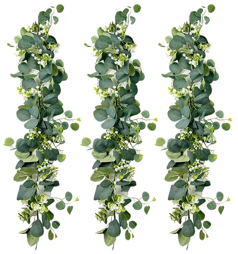 OSQI 3 Stück Eukalyptus Girlande Grün,1,8m Hängend Grüne Blätter Deko mit Weiße Blumen Silberdollar Eukalyptusranke für Hintergrund Hochzeit Blumengirlande,Künstliche Girlande Pflanze Deko Hochzeit