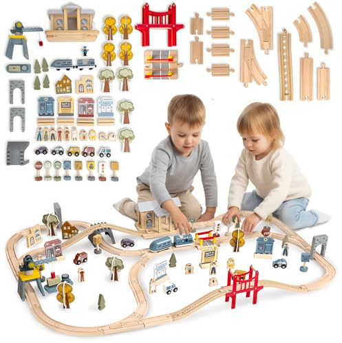 Mamabrum trästadsjärnväg med elektriskt tåg och ljud – magnetisk kran, fartyg, broar, spår, figurer – järnvägsset 130 x 85 cm för barn 3+