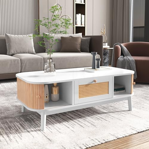 TIZZ Couchtisch - Rattan-Kaffeetisch, Schubladen mit Rattan und Schiebetüren mit Massivholzlatten, Natürlicher Landhausstil, Massivholzbeine (Weiß und Holzfarbe)