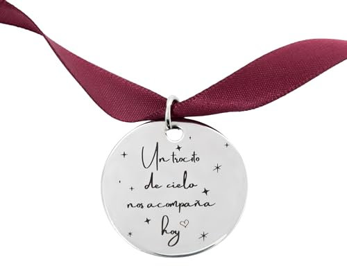 Medalla ramo de novia | Chapa redonda personalizada (Un trocito de cielo nos acompaña hoy) | Acero inoxidable en plata | Cinta de satén color granate | Regalo de boda para novia