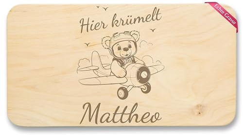 Frühstücksbrettchen Holz Natur - Hier krümelt Name Bär Flugzeug I Bären Geschenk Kinder - 22x12 - Holz - personalized cutting board bärchen boards geschenke bear personalisierte teddy wooden
