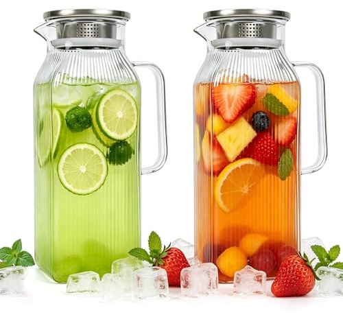 2 Stück 2L Glaskaraffe mit Deckel aus Edelstahl, Wasserkaraffe aus Borosilikatglas, Wasserkrug Saftkrug Getränkekrug mit Griff für Kaffee, Eistee, Limonade und Milch - Spülmaschinenfest & Ausgießer