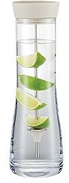 blomus Wasserkaraffe -Driwa- | Glaskaraffe mit Deckel-Ausgießer & Fruchtspieß | 1L | Farbe Moonbeam