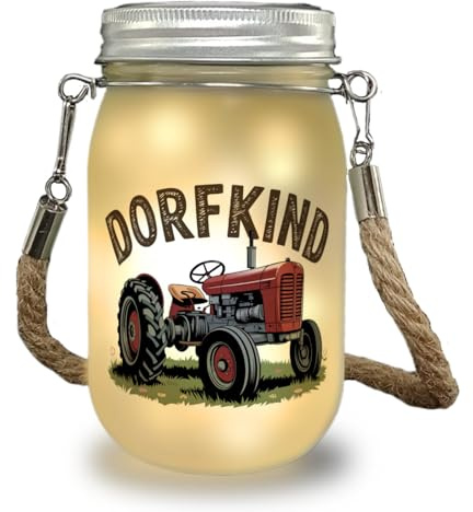 speecheese Roter Traktor Dorfkind Solarlicht schönes Design Rustikaler Stil große Reifen und ein grünes Feld verleihen dem roten Traktor Charme