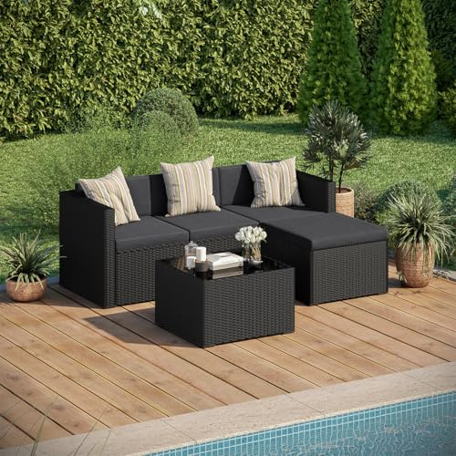 STEELSØN Zethora Rattan Gartenmöbel 3-TLG., 4 Personen, Schwarz/Anthrazit | Outdoor Sitzgruppe für Garten/Terrasse/Balkon, Gartenlounge mit 3er-Sofa, Hocker & Tisch, Sitzgarnitur, Loungemöbel Set