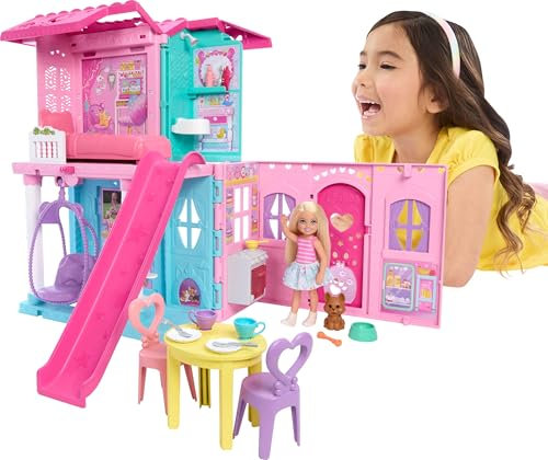 Barbie Chelsea Casa de muñecas con más de 15 accesorios, casa desplegable que se amplía a más de 43,2x33cm con 5 áreas de juego y tobogán, incluye muñeca pequeña y perrito mascota, JFW49