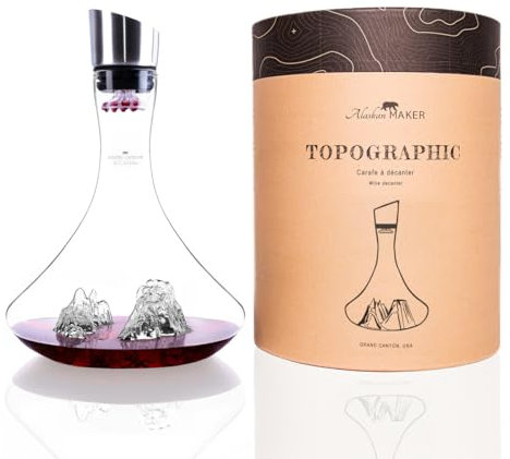 Alaskan MAKER Decanter vino 1,8 l – Cristallo di alta qualità soffiato a mano con rilievo montano | Tappo 3 in 1 (filtro, aeratore e beccuccio) (Grand Canyon)