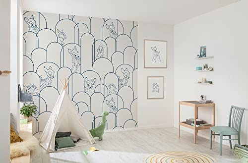 Komar Vlies Fototapete - Hide away Bambi - Größe 250 x 250 cm (Breite x Höhe) - Disney, Kinderzimmer, Kindertapete, Tapete