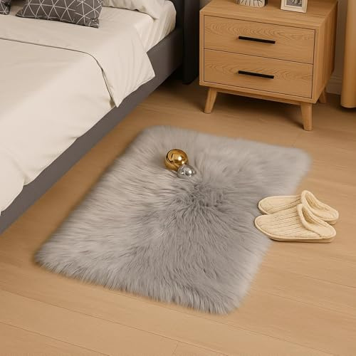 Mishukaze Plush Faux Sheepskin Rug-Ultra Soft Fluffy Bedside Carpet,Machine Washable Anti Slip Floor Mat,Silky Shag Area Rug for Bedroom,Living Room & Kids Room Decor（Gray 60x90）