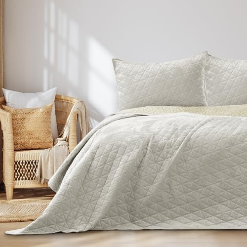 RESTILO Tagesdecke 240x260 cm Hellbeige Bettüberwürf zweiseitig Laila | Steppung Velvet Samt