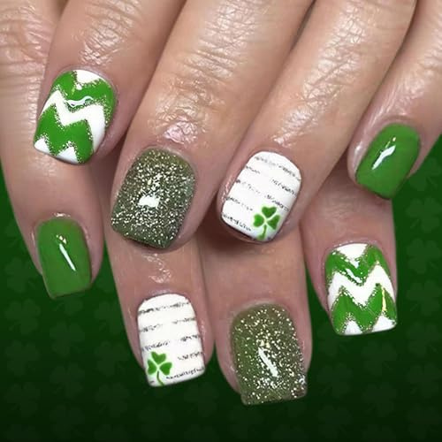Lot de 24 faux ongles blancs festifs à paillettes sur le thème des trèfles verts améliorés pour les fêtes de beauté et les célébrations
