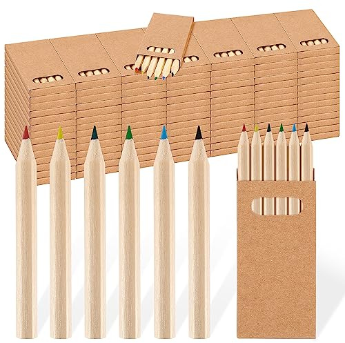 Faccito Pack von 100 Mini Buntstifte für Kinder 9 cm Tragbare Kurze Dicke Farbstifte 6 Farbige Vorgespitzte Holzbuntstifte für Kinder Malen Klassenzimmer Schule Zubehör | 8,9 cm kleines Malstifte-Set in Boxen, Klassenzimmer-Schulbedarf, Partygeschenk, Geschenk zum Schulanfang