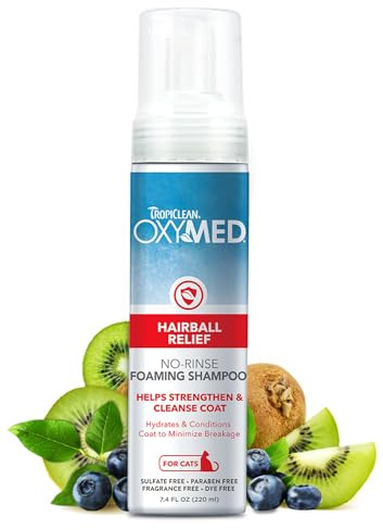 TropiClean OxyMed Medicated Waterless Dry Cat Shampoo - Hairball Relief - No-Rinse - Helps Strengthen & Cleanse Coat - Hydrates & Conditions to Minimise Breakage - Waterless Shampoo, 220ml