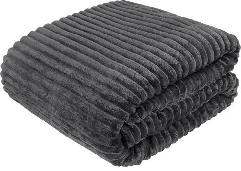 Cotton Market Große Flauschige Kuscheldecke 220 x 240 cm mit Streifen-Prägung Weiche Sofadecke Eleganter Bettüberwurf Warm Dekorativ Modern