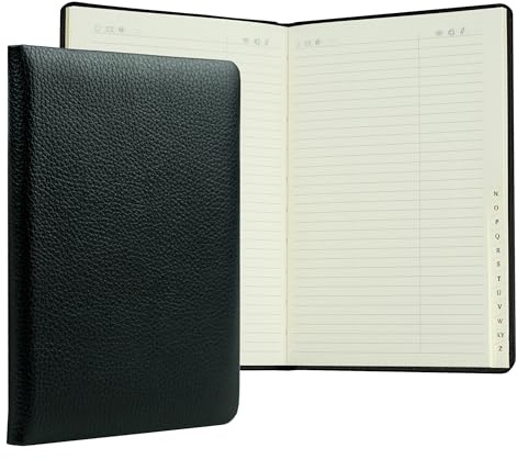 DELMON VARONE - Personalisierbares Adressbuch DIN A5 gebunden mit A-Z Register Softgrain Leder schwarz - Telefonbuch mit leicht wattiertem Hardcover Einband & alphabetischem Telefonregister