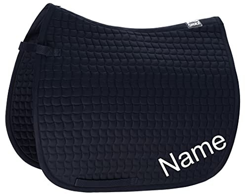 Eskadron Nightblue Cotton Pony Dressur-Schabracke mit individuellem Namen Bestickt, Schriftart:Zürich Calligraph (Schreibschrift), Garnfarbe Maderia:Dark Mauve 1919