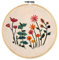 moses. Blatt & Blüte DIY Stickrahmen-Set, Stickerei-Set für Anfänger inkl. Stickrahmen, 1 Leinentuch, 9 Garnfarben, 2 Nadeln, 1 Einfädelhilfe und 1 Anleitung, 87154, Mehrfarbig, Ø 20 cm
