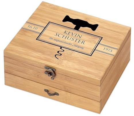 Maverton Weinöffner-Set personalisiert Weinset Sommelier Set - Geschenkbox Holzbox + 8er Weinzubehörset - aus Bambus - Braun - Geschenk zum Geburtstag für Männer - Ein ausgezeichneter Jahrgang