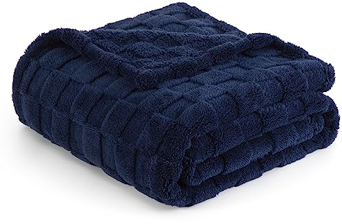 BEDSURE Kuscheldecke Flauschig - Fleecedecke & Wolldecke, Sofadecke, Schachbrettmuster Tagesdecke, Weiche Warme Karierte Decken für Zimmer Deko, Wohn- & Kuscheldecken, Marine Blau, 150 x 200 cm