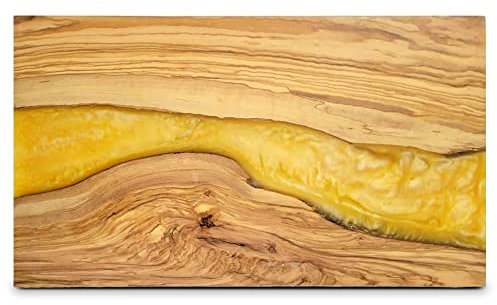 The Live Edge - Tablas de embutidos de madera de olivo con obra de arte única de resina ámbar, bandeja para servir carne y queso, tabla de cortar de madera epoxi para carne, verduras y frutas